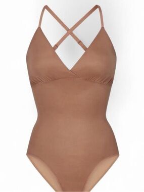 Skims sienna nude barely there shapewear bodysuit brief with snaps